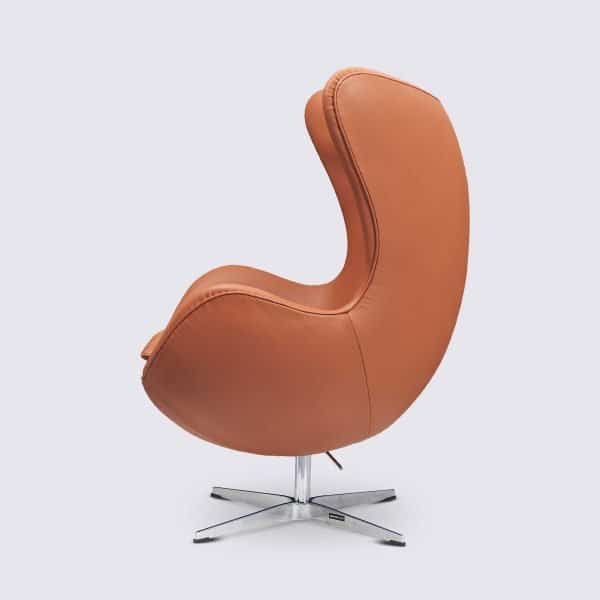 fauteuil egg sur pied design moderne pivotant oeuf cuir cognac camel copie fauteuil arne jacobsen