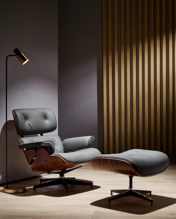 replica fauteuil charles eames avec ottoman cuir italien gris bois de palissandre base alu noir dans un bureau