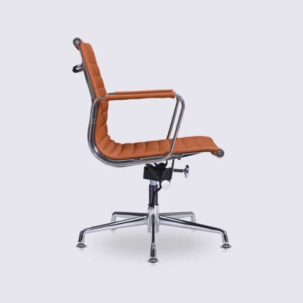 chaise de bureau design eames alu EA117 en cuir cognac marron pieds fixes