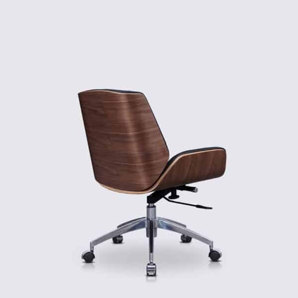 chaise de bureau design nordic en cuir noir et bois de noyer style eames dossier bas