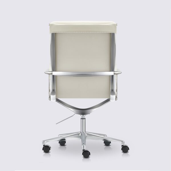chaise de bureau eames dossier haut avec roulette et accoudoir en cuir blanc et aluminium chrome alberto premium